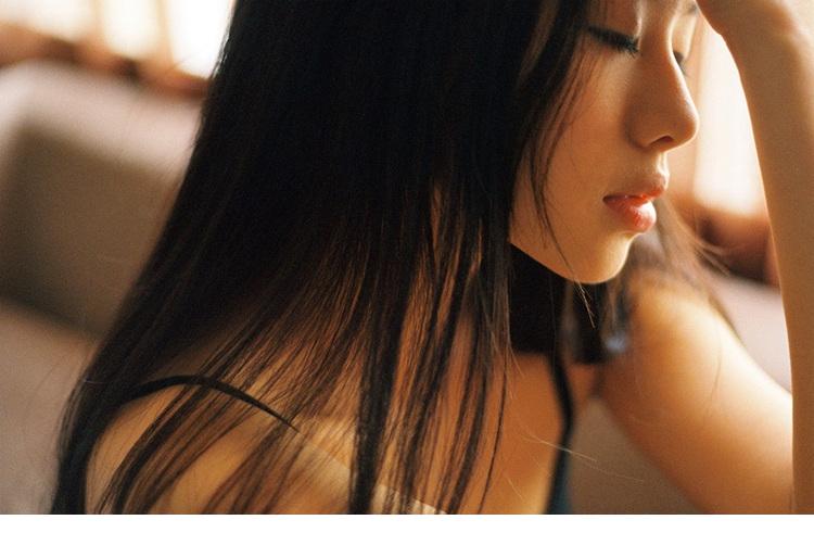 点击大图看下一张：极品魅惑美女性感内衣私房6