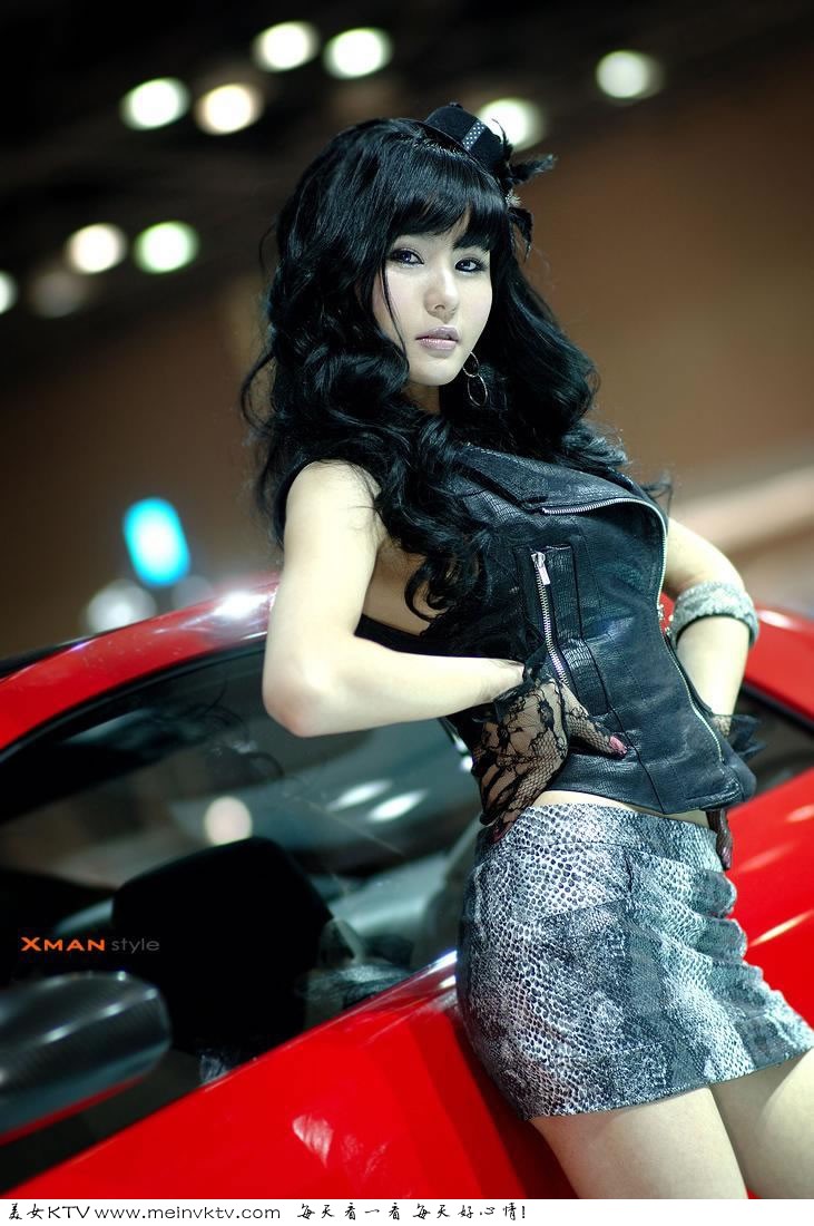 点击大图看下一张：韩国性感车模美女2