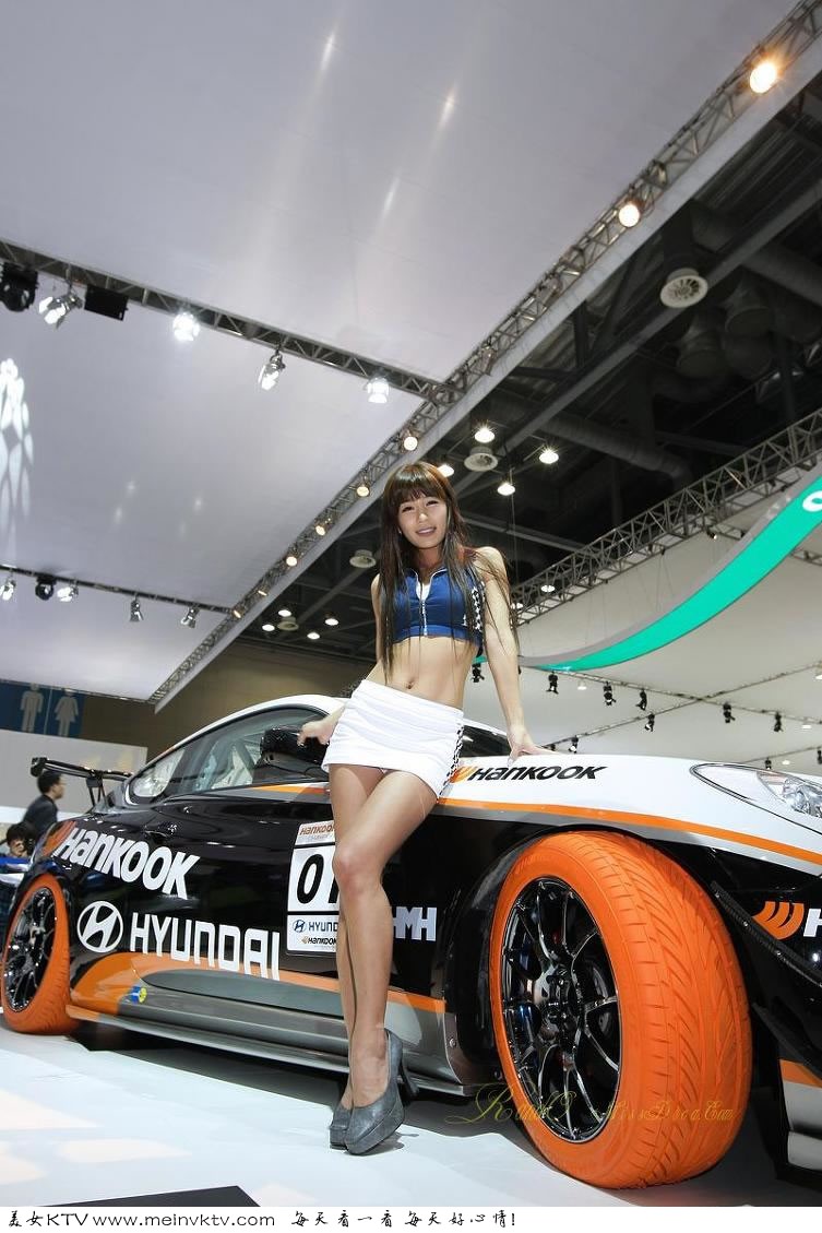 点击大图看下一张：韩国性感车模美女5
