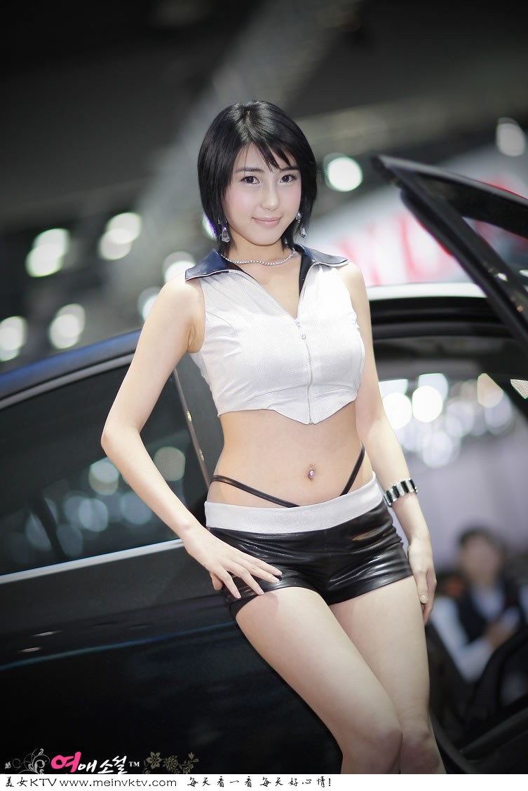 点击大图看下一张：韩国性感车模美女7