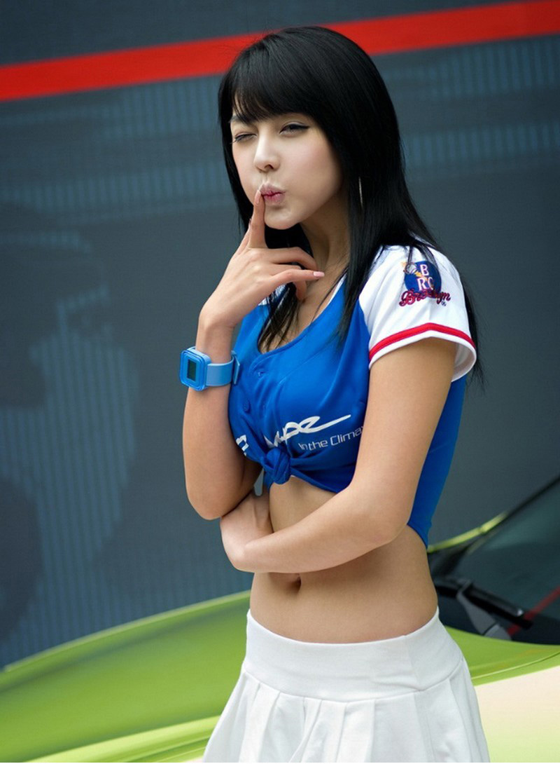 点击大图看下一张：韩国美女车模李智友美图3