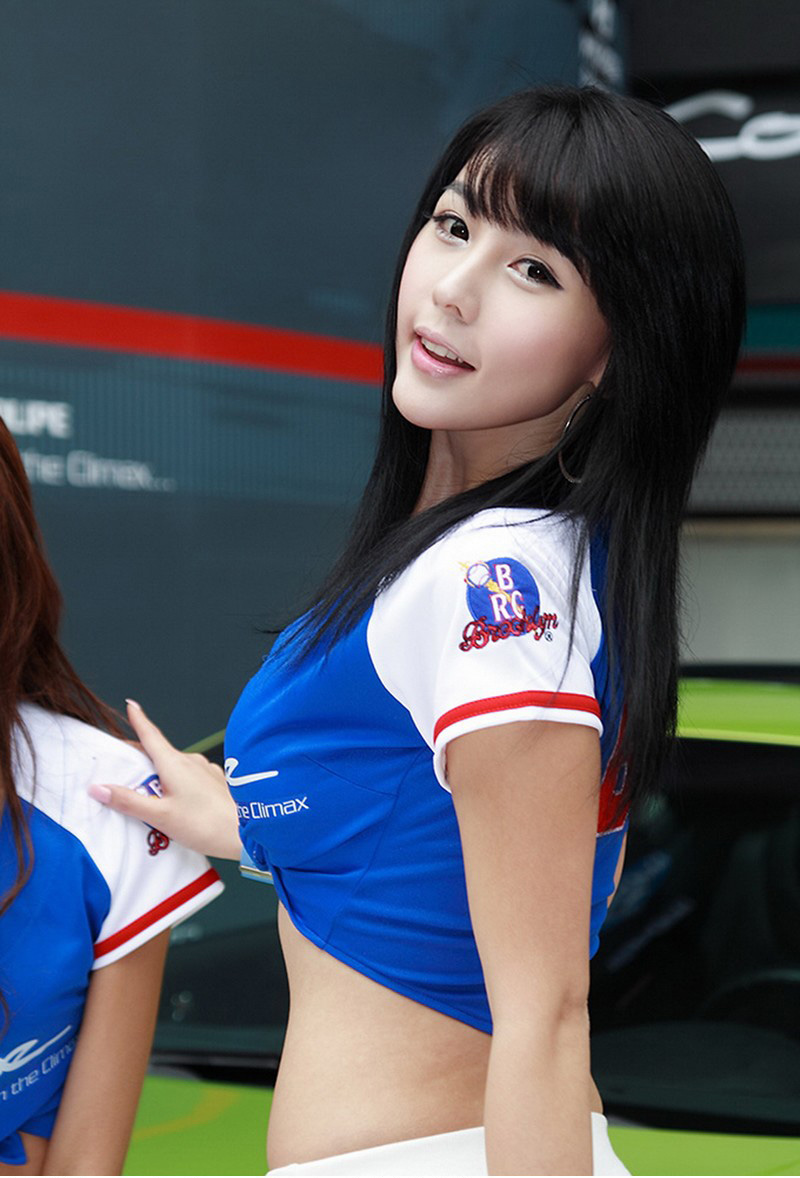 点击大图看下一张：韩国美女车模李智友美图4
