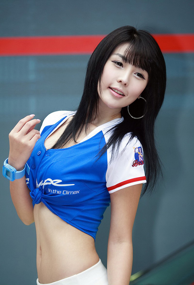 点击大图看下一张：韩国美女车模李智友美图6