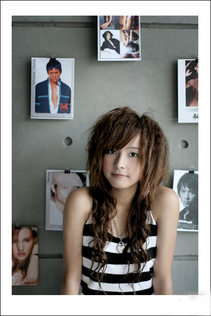 点击大图看下一张：台湾清纯的非主流美女4