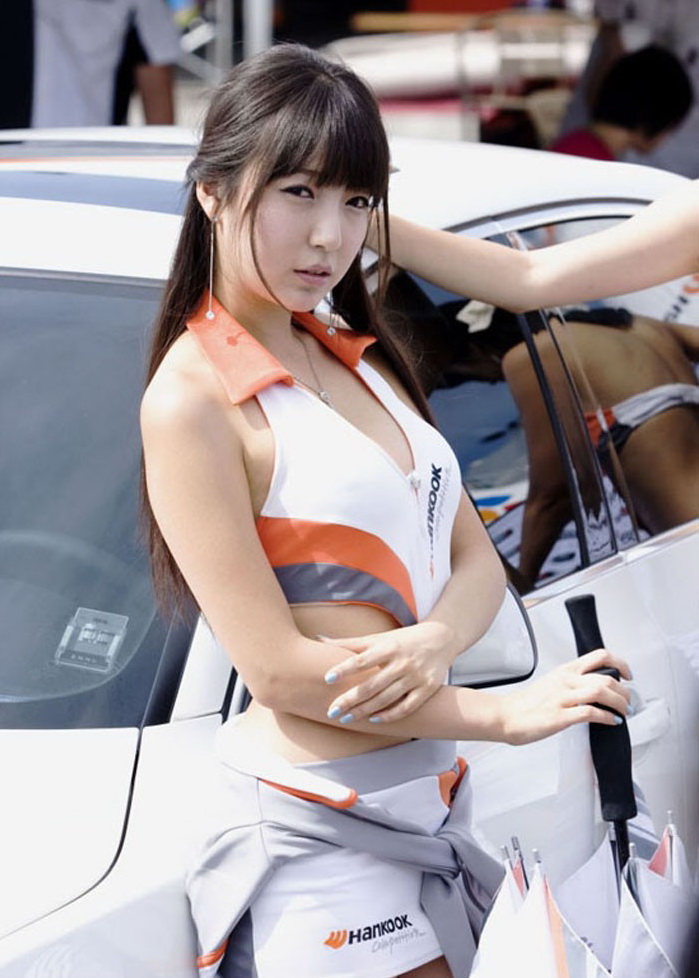 点击大图看下一张：看韩国车模美女1