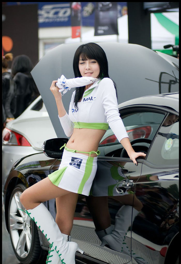 点击大图看下一张：韩国妩媚车模李智友美女6