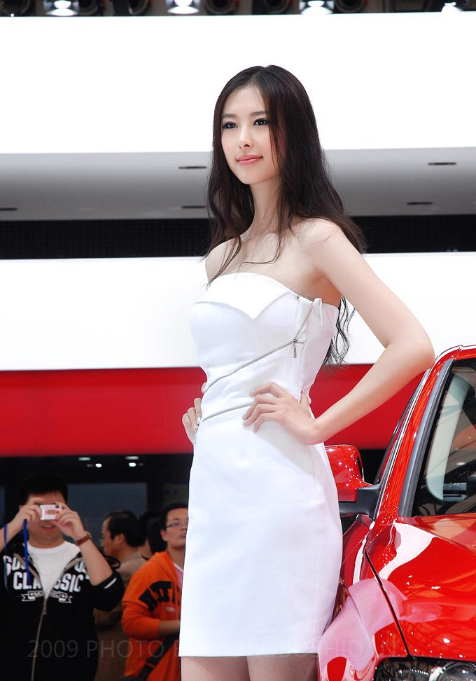 点击大图看下一张：上海车展靓照车模美女7