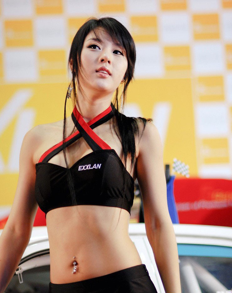 点击大图看下一张：魅力写真的韩国车模徐柳真美女4