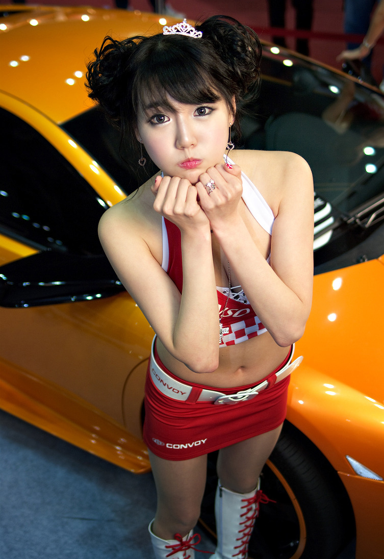 点击大图看下一张：2010漂亮的韩国性感车模4