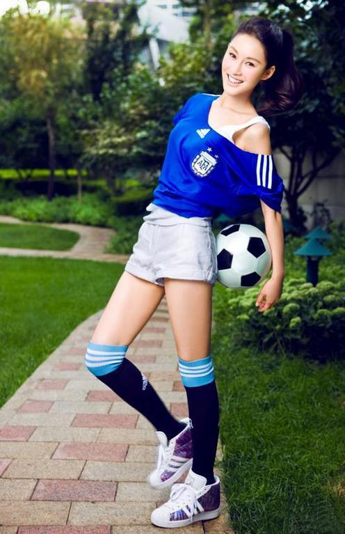 点击大图看下一张：陈瑞为阿根廷改名陈燃 世界杯写真秀甜美性感2
