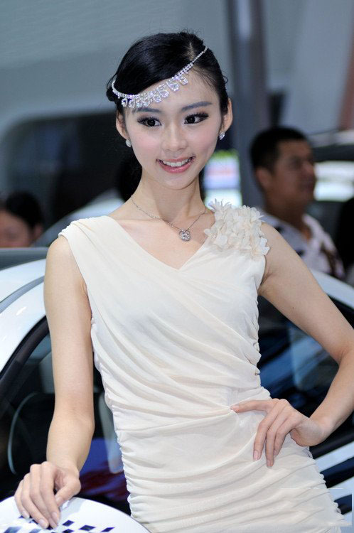 点击大图看下一张：华中国际车展美女车模5