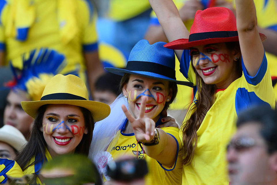 点击大图看下一张：世界杯球场美女合集 阿根廷伊朗球迷各领风骚1