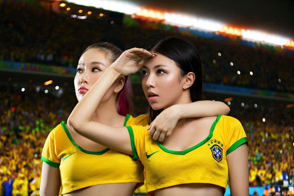 点击大图看下一张：世界杯现场异域风情 性感宝贝演绎经典瞬间7