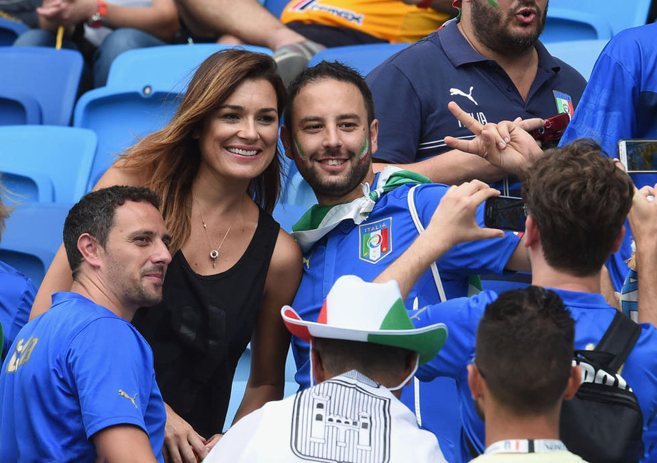 点击大图看下一张：意大利VS乌拉圭 太太团现场齐助阵4