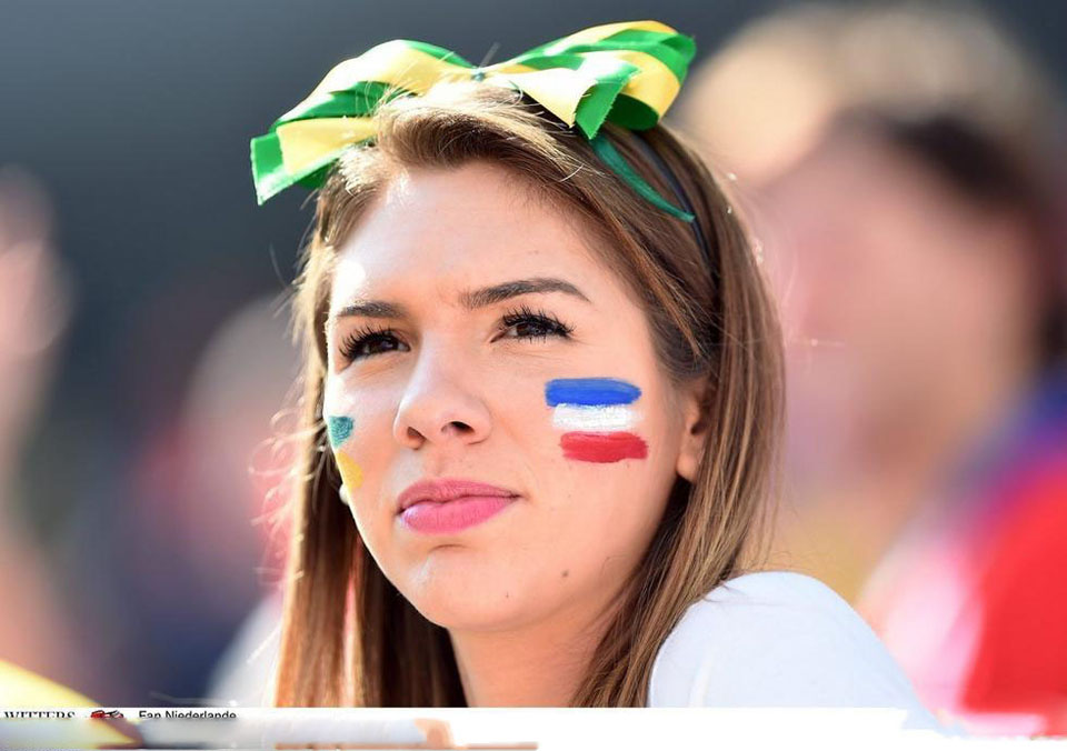点击大图看下一张：世界杯美女云集 清凉着装吸引眼球5