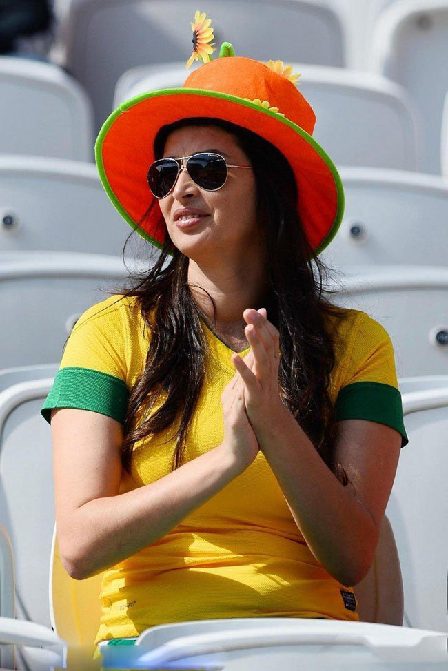 点击大图看下一张：世界杯美女云集 清凉着装吸引眼球10