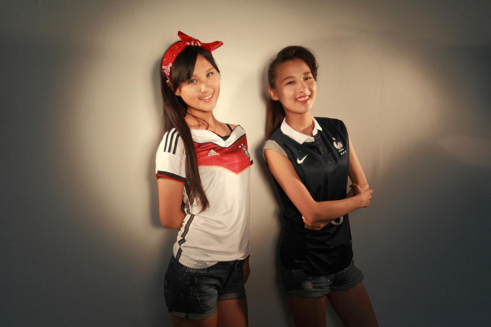 点击大图看下一张：清纯姐妹花齐助阵世界杯3