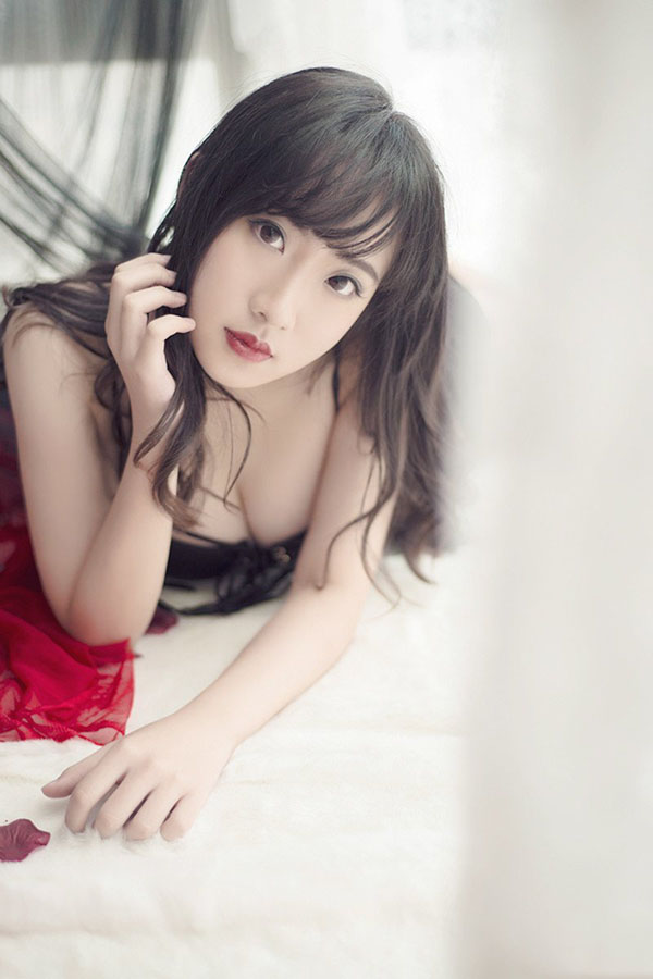 点击大图看下一张:玉女yaoyao湿身露乳诱惑10