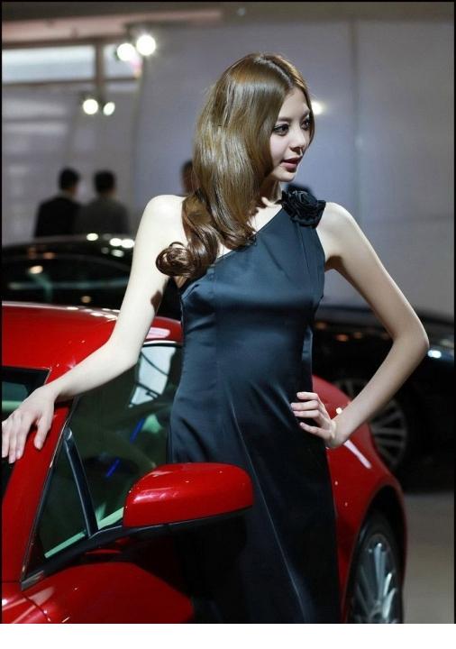 点击大图看下一张：北京车展2012嫩模谢梦高清性感美图3