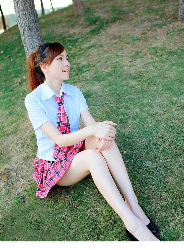 点击大图看下一张:阳光学生妹清纯叫板奶茶MM7