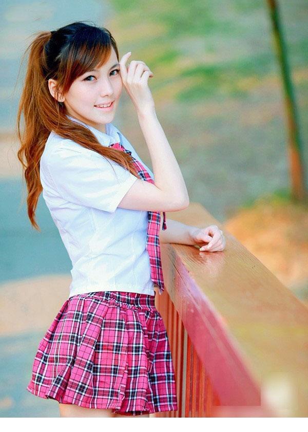 点击大图看下一张:阳光学生妹清纯叫板奶茶MM10