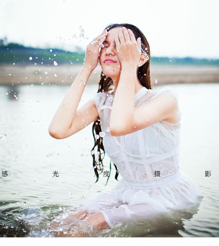 点击大图看下一张：气质性感美女水中透视诱惑图片3