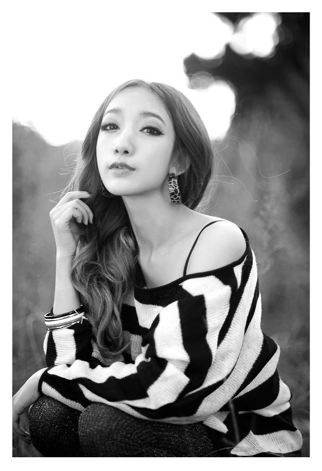 点击大图看下一张:性感女神半裸香肩性感小蛮腰9