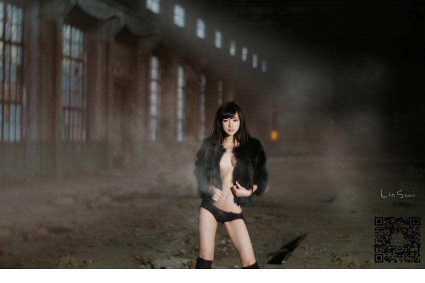 点击大图看下一张：嫩模韩子萱诱惑雾气罩京城写真3