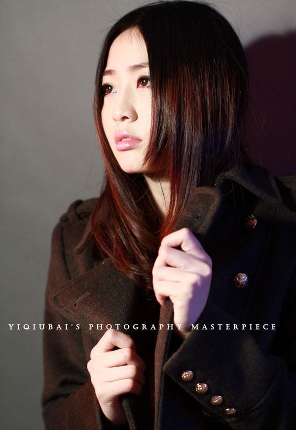 点击大图看下一张:清纯素颜美女性感美肩玉背7