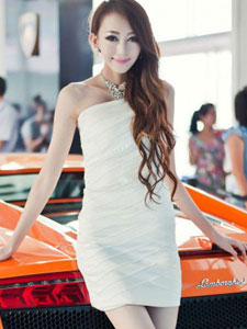 绝美车展模特紧身白裙优雅性感迷人