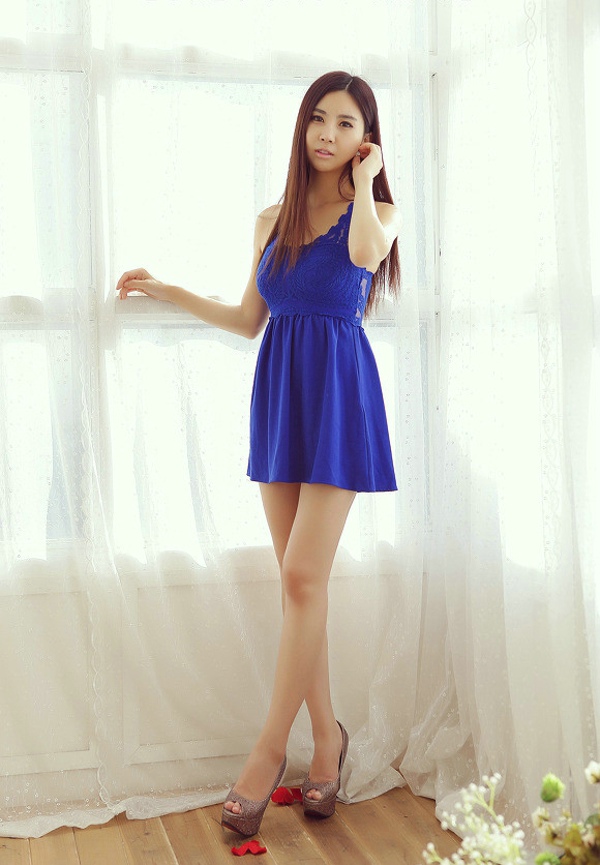 点击大图看下一张：韩范模特蓝色连衣裙秀大长腿4