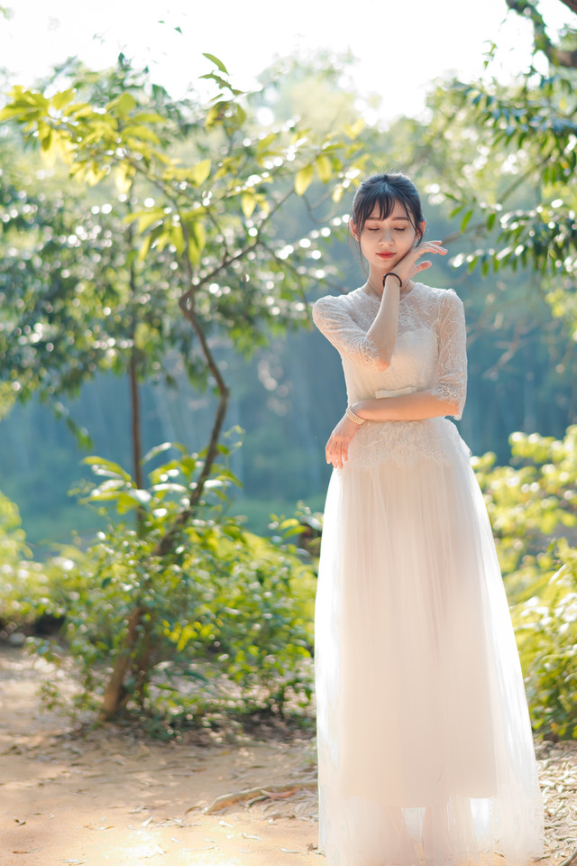 点击大图看下一张:婚纱唯美少女含情脉脉惹人爱9