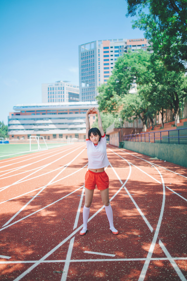 点击大图看下一张：夏日运动会上的体操服俏皮妹子6