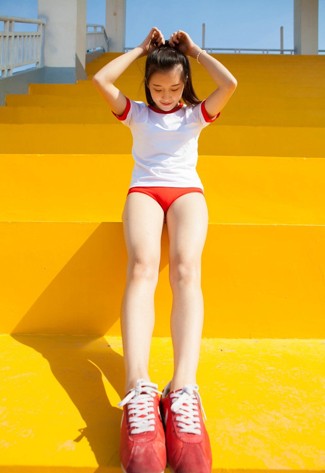 点击大图看下一张：体操服少女阳光的夏日2
