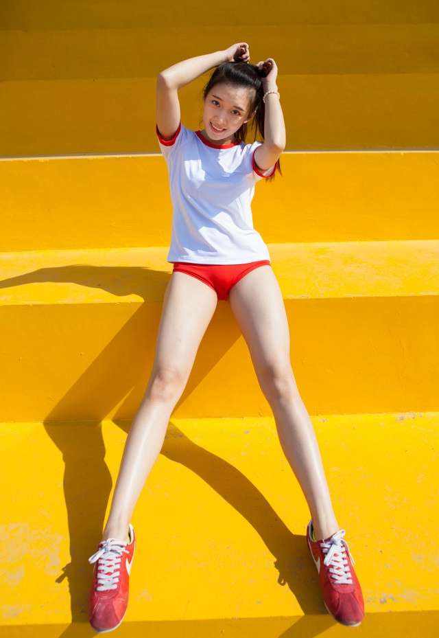 点击大图看下一张：体操服少女阳光的夏日1