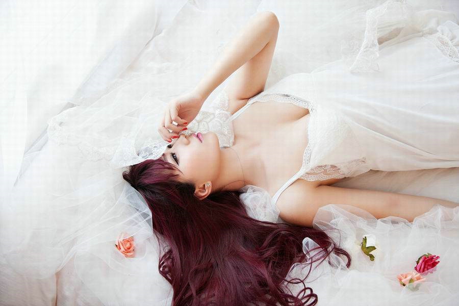 点击大图看下一张:闺房熟女睡眼朦胧的魅惑8