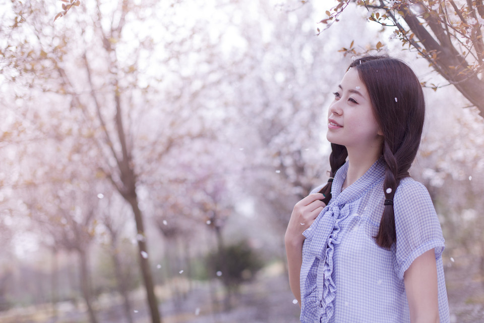 点击大图看下一张：樱花树下的纯情少女7