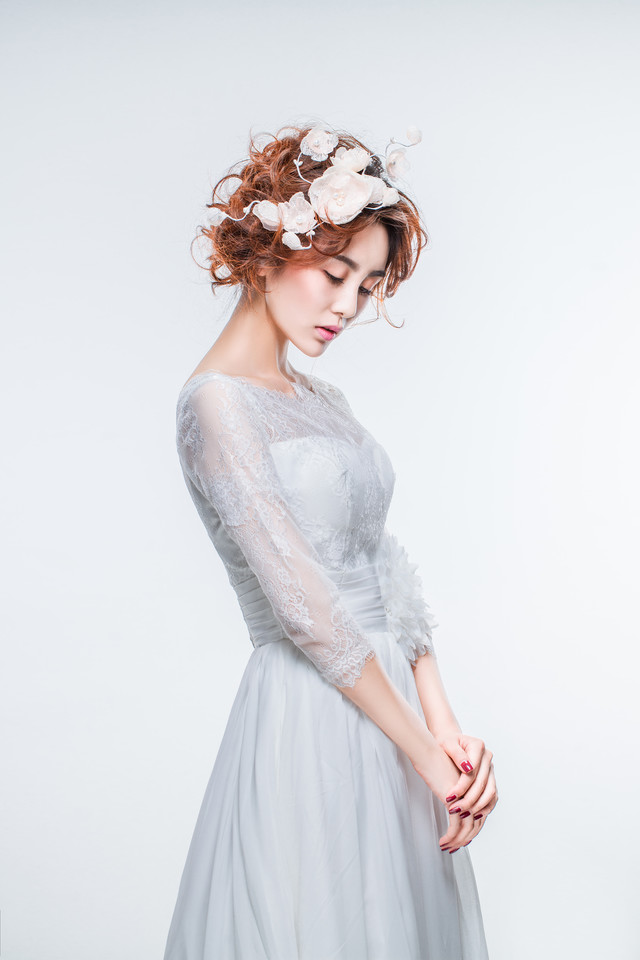 点击大图看下一张：白玫瑰气质婚纱写真7