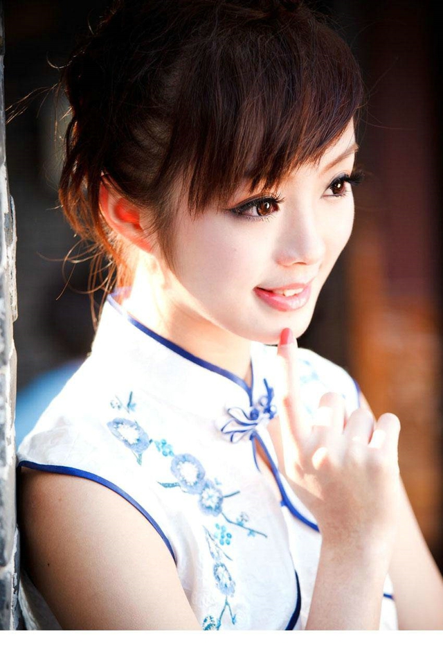 点击大图看下一张：日式旗袍美女园林散步5