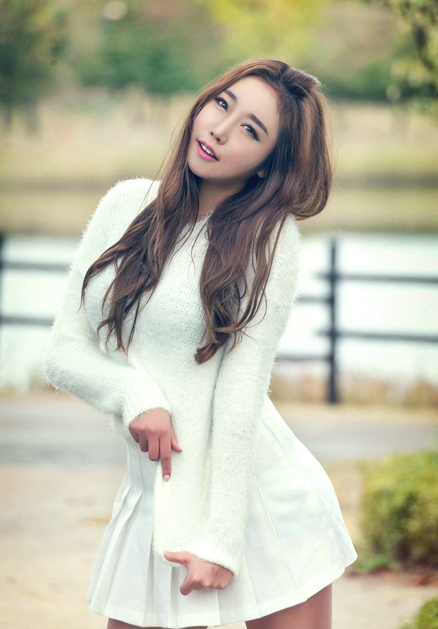 点击大图看下一张：韩国美模超短裙的魅惑1