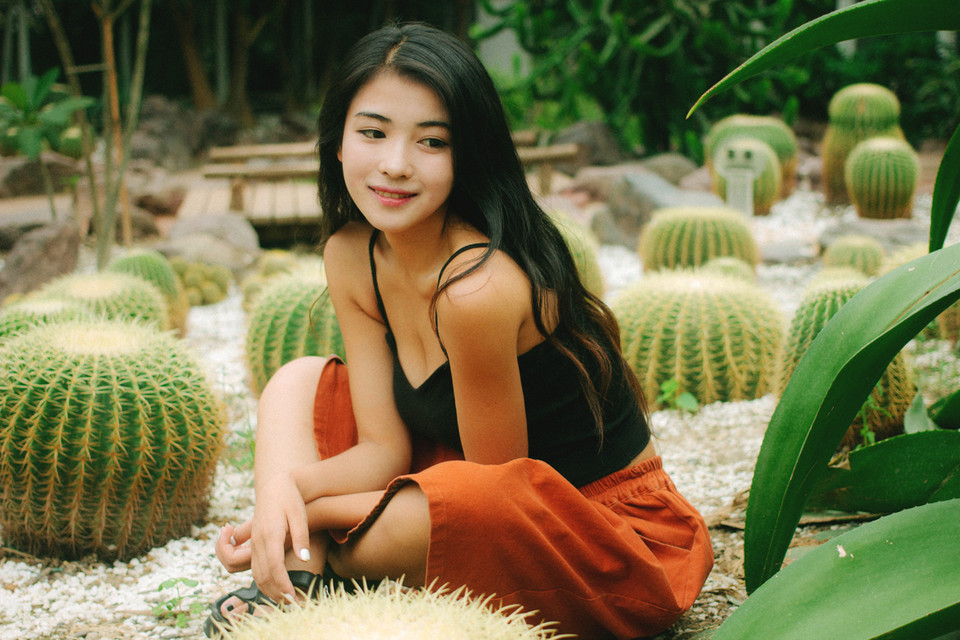 点击大图看下一张:文艺长发美女气质安静8