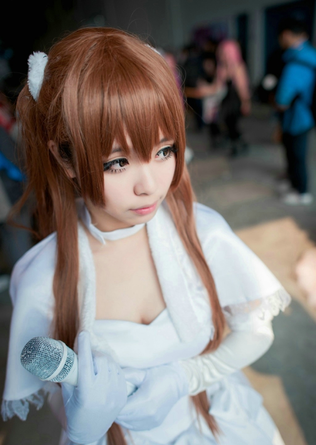 点击大图看下一张：长发可爱女生清纯cosplay2