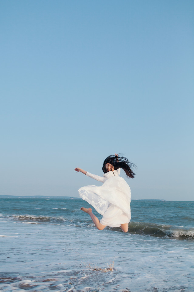 点击大图看下一张：清新纯美美女海边浪漫写真1