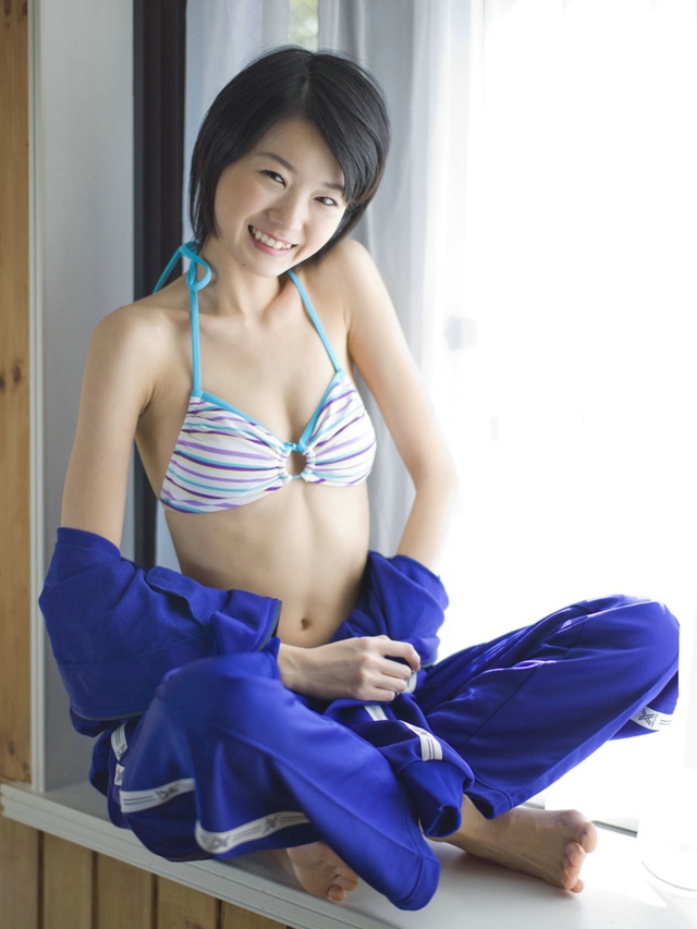 点击大图看下一张：性感泰国美女时尚泳衣写真3