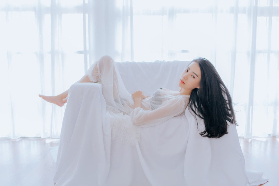 点击大图看下一张:透视睡衣美女娇羞性感9