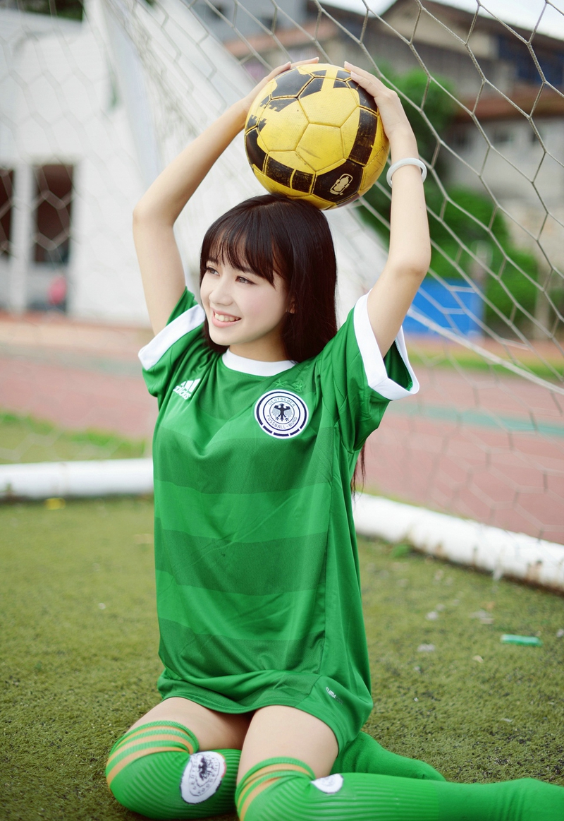 点击大图看下一张：足球宝贝Toro羽住青春甜美写真2