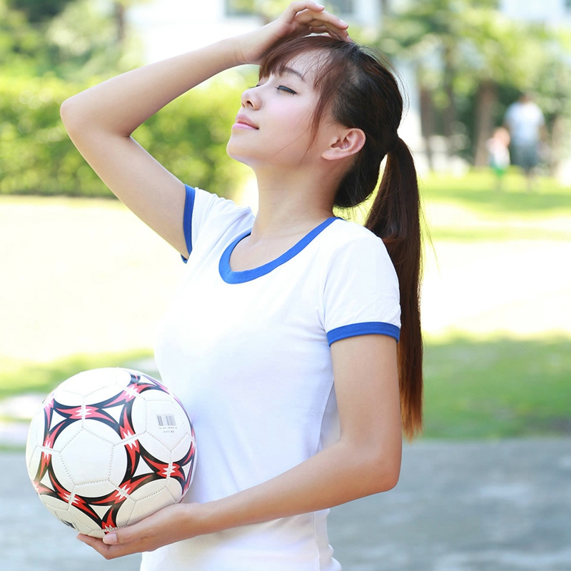 点击大图看下一张：青春马尾热爱足球的少女清新活力1