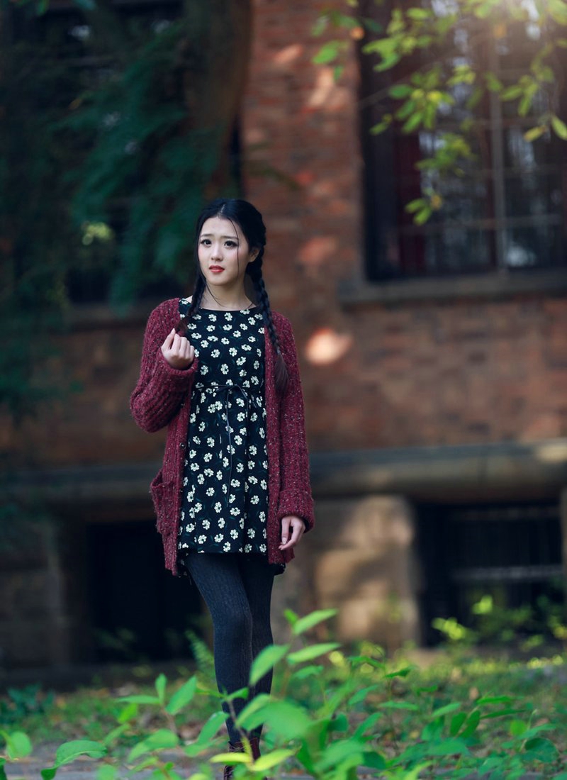 点击大图看下一张：治愈系邻家少女户外花园青涩唯美写真7