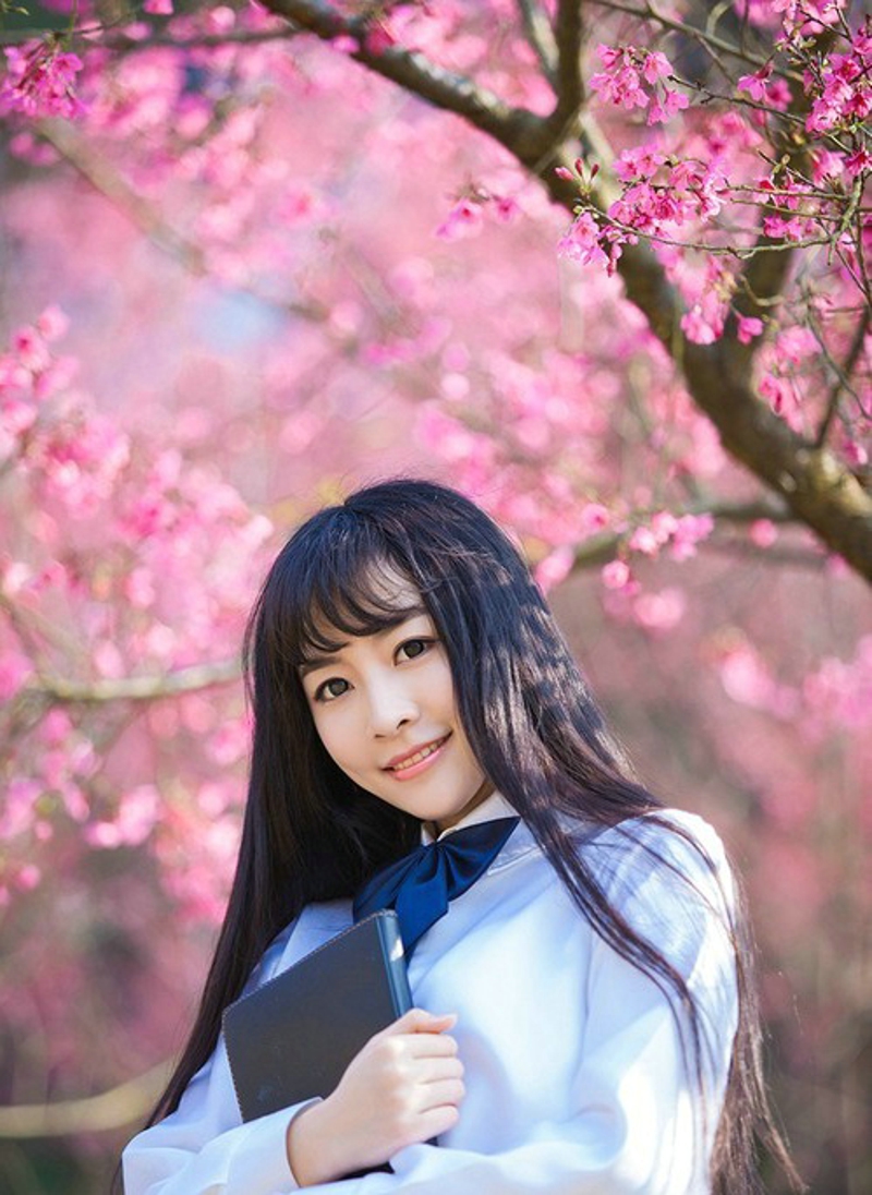 点击大图看下一张：樱花树下的学生制服美女唯美清新3