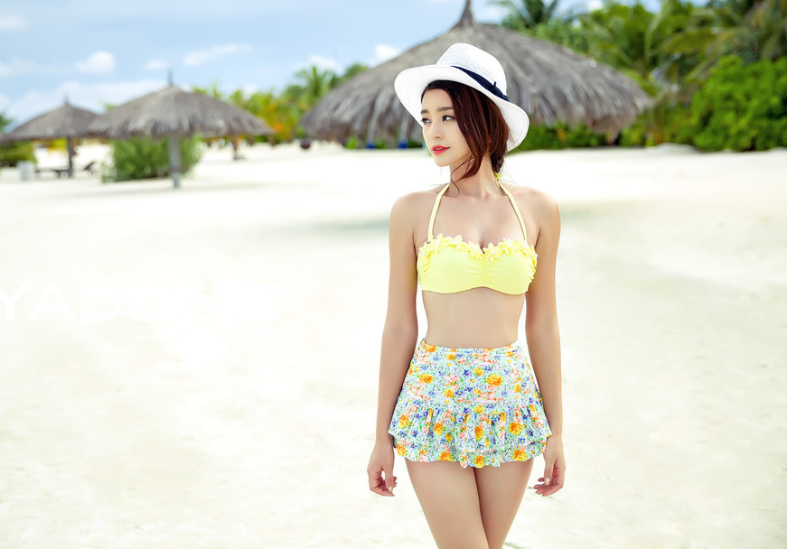 点击大图看下一张：海滩上穿着阳光比基尼的美女们彰显出超赞自信的身材5